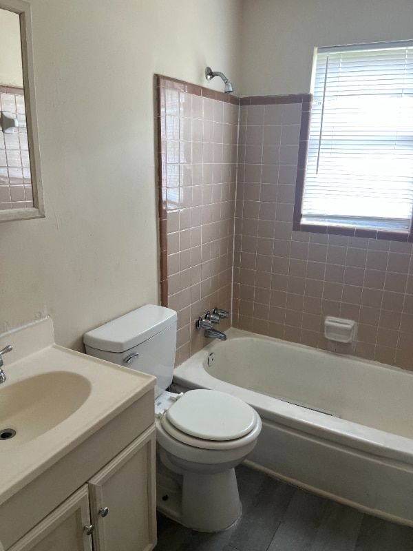 Building Photo - 704 Hopkins St