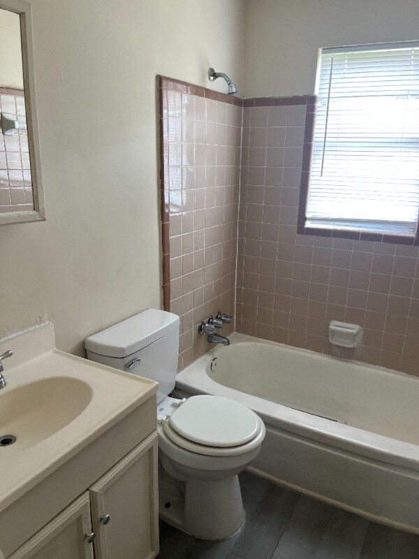 Foto del edificio - 704 Hopkins St