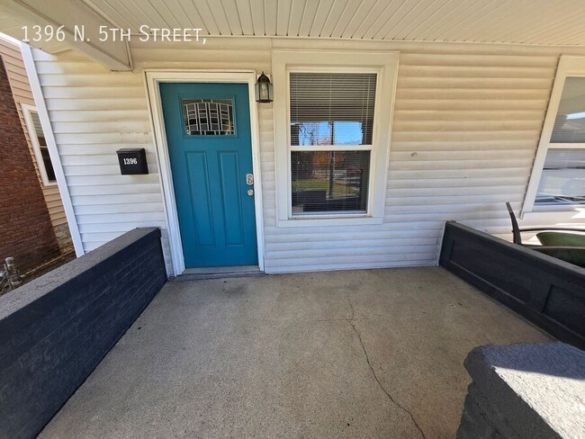 Building Photo - 1396 N 5th St