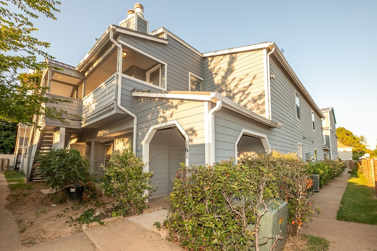 Primary Photo - Spacious 1-Bedroom Apartment in South Tuls...
