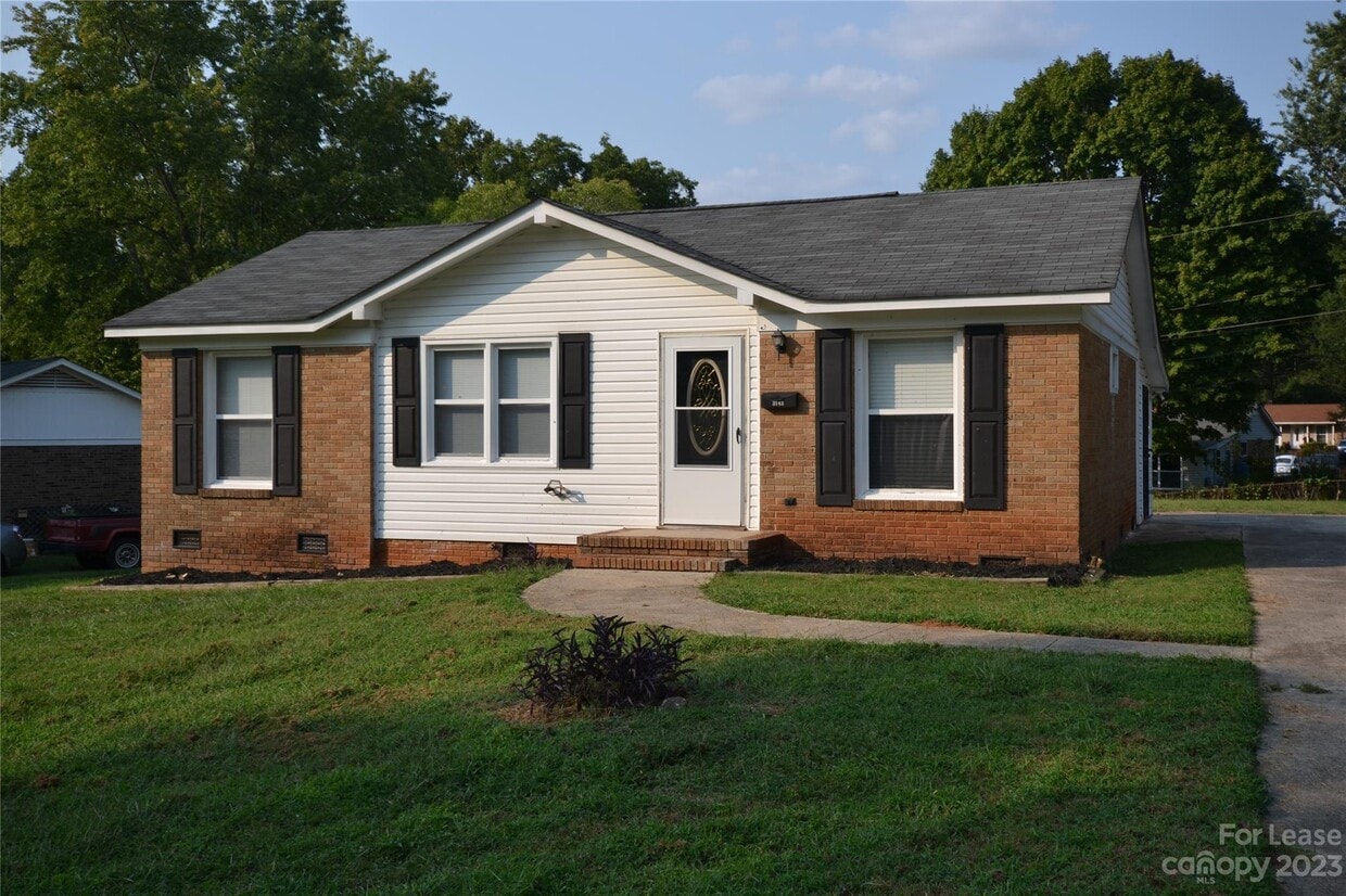Primary Photo - 3743 Seaman Dr