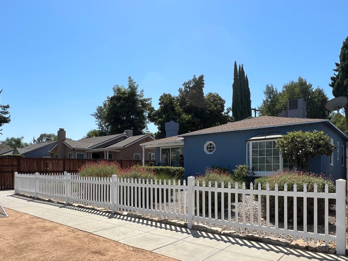 Primary Photo - Adorable pool home in Sherman Oaks