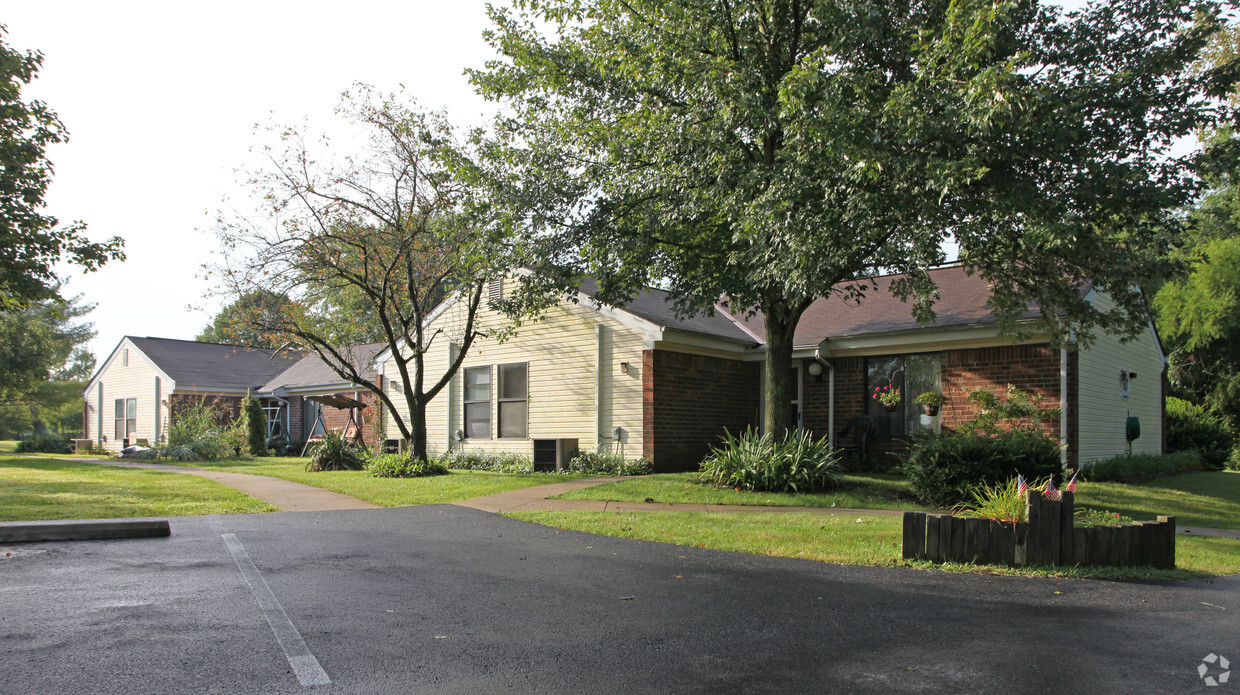 Foto del edificio - Conine Village