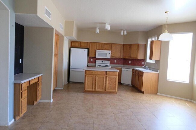 Building Photo - 16806 S 42nd St