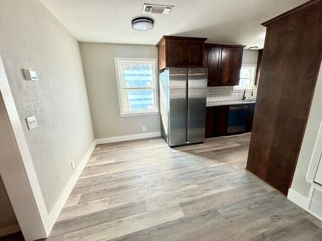 Foto del edificio - 305 S Louisiana Ct