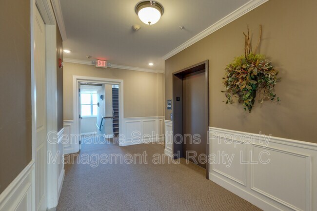 Building Photo - 1808 24th Ave S
