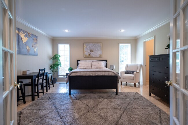 main floor bedroom - 2181 Fairway Blvd