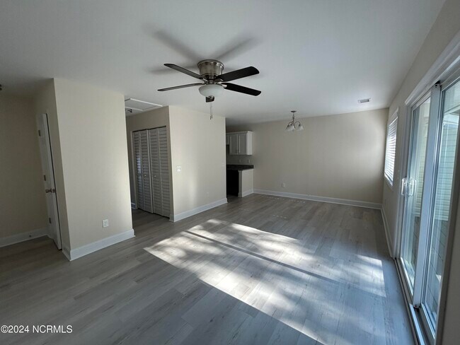 Foto del edificio - 2036 Sloop Point Loop Rd