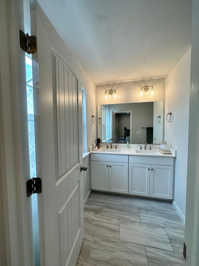Foto del edificio - New construction 3 bedroom, 3.5 bathroom c...