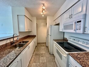 Building Photo - 1155 Brickell Bay Dr