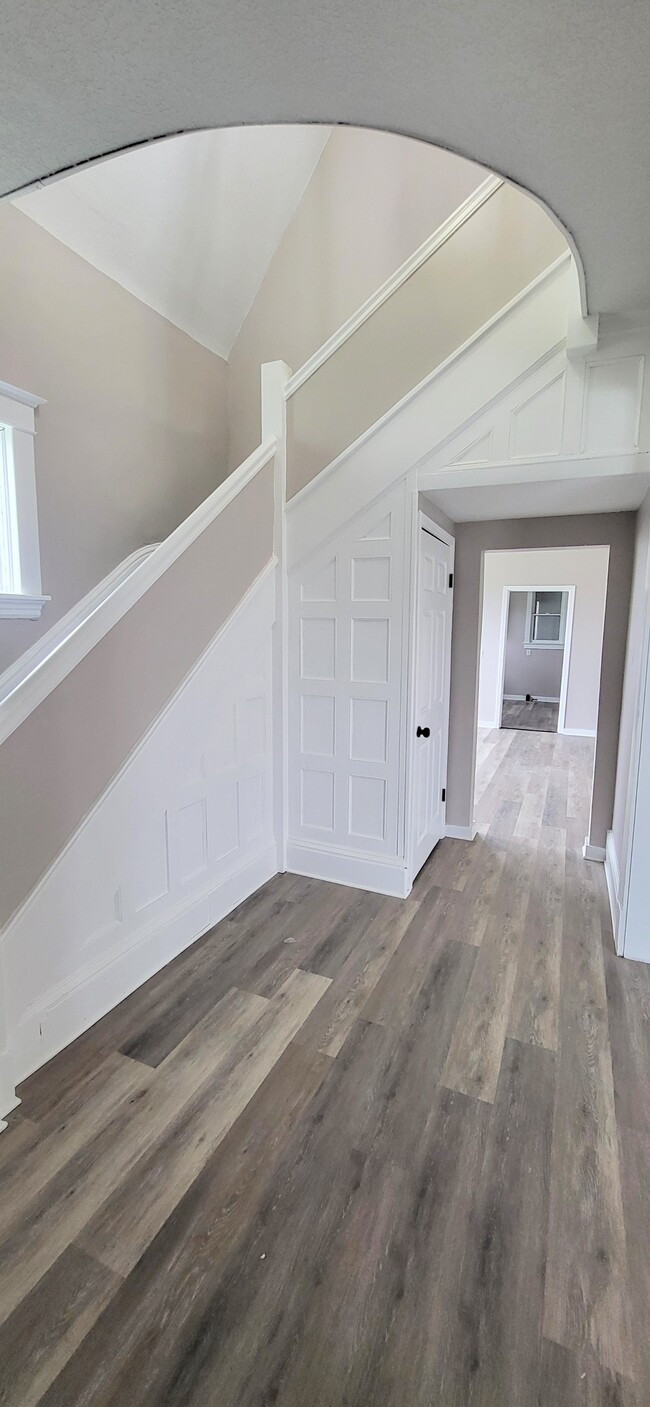 Building Photo - 1326 E Pontiac St