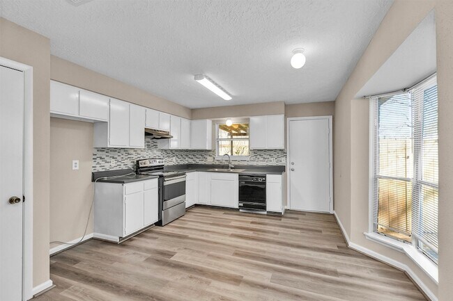 Foto del edificio - 4627 Hickorygate Dr