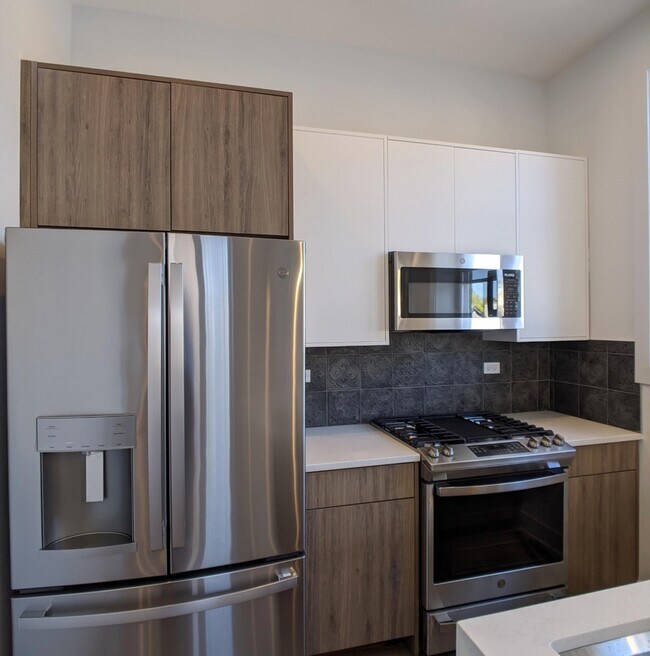 Foto del edificio - 2120 W Belmont Ave