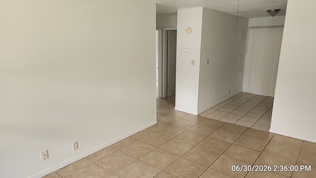 Foto del edificio - 2442 Husson Ave