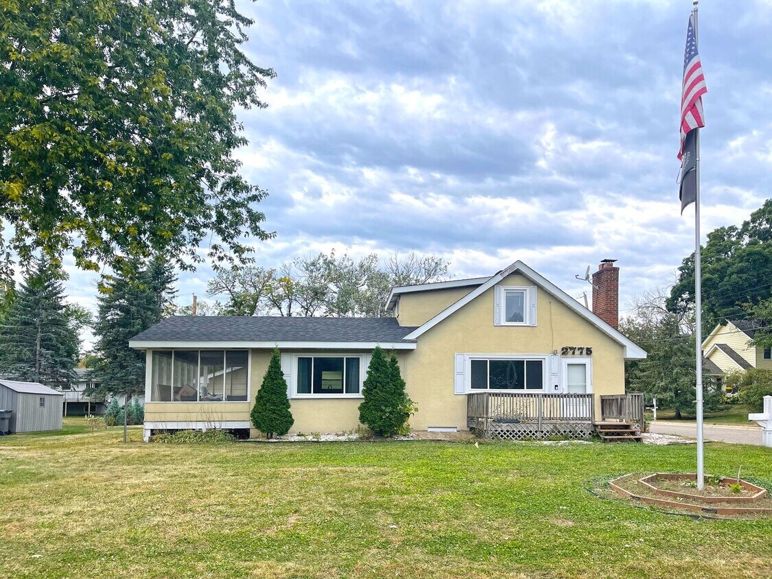 Foto principal - Location, Location, Wayzata Schools, View ...
