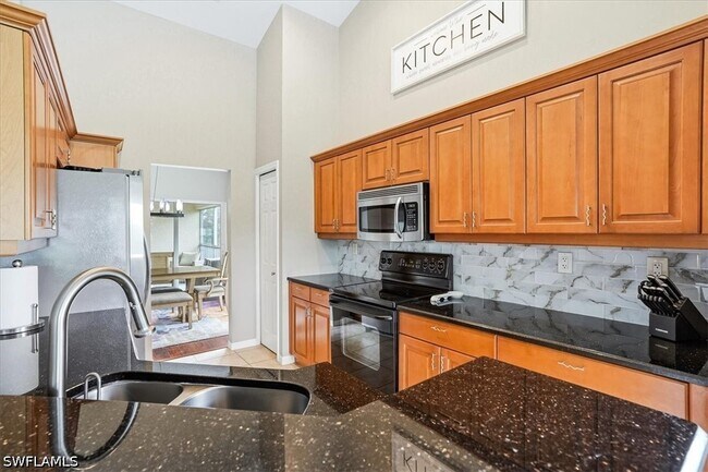 Foto del edificio - 5615 Sherborn Dr
