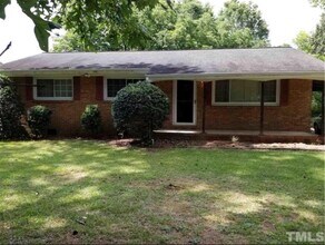 Building Photo - 604 Maple Ln