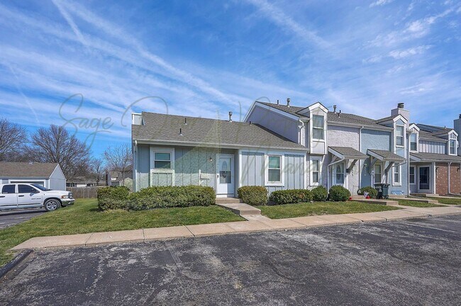 Foto del edificio - CHARMING TOWNHOME IN LEES SUMMIT!!