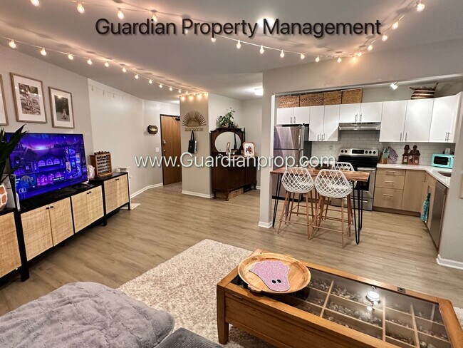 Building Photo - Renovated Champlin 2nd Floor Apartment, Di...