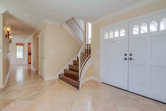 Building Photo - Fantastic ocean views in this spectacular ...