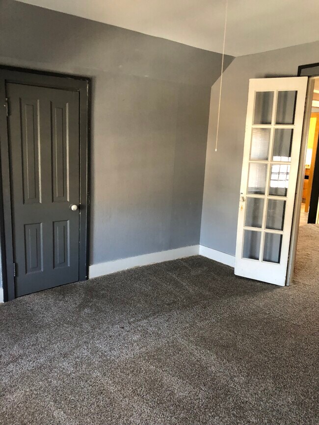 Bedroom - 711 N 30th St