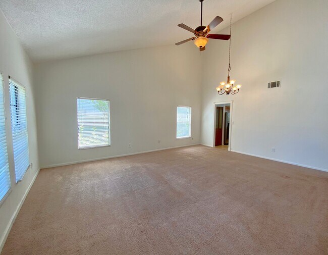 Photo - 3015 Crested Cir House