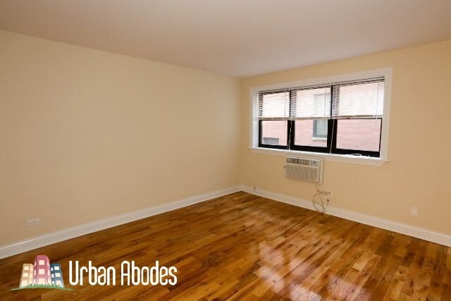 Building Photo - 555 W Arlington Pl