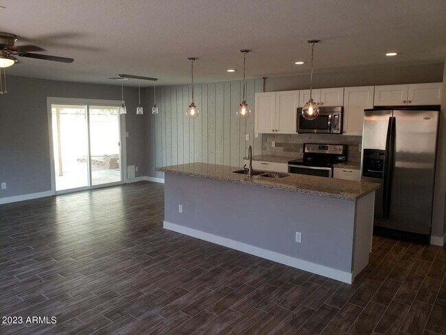 Building Photo - 818 N 86th Pl