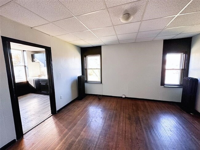 Building Photo - 111-115-115 Lyell Ave