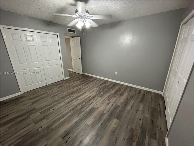 Building Photo - 125 Scottsdale Square