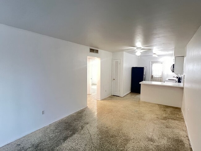Foto del edificio - 1057 SW 7th St