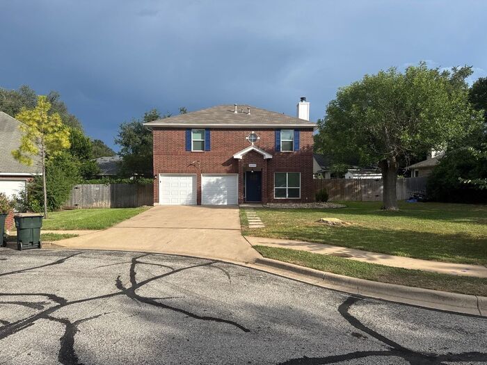 Foto principal - Beautiful Two-Story Leander Home with Dual...