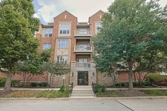 Building Photo - 1739 Tudor Ln