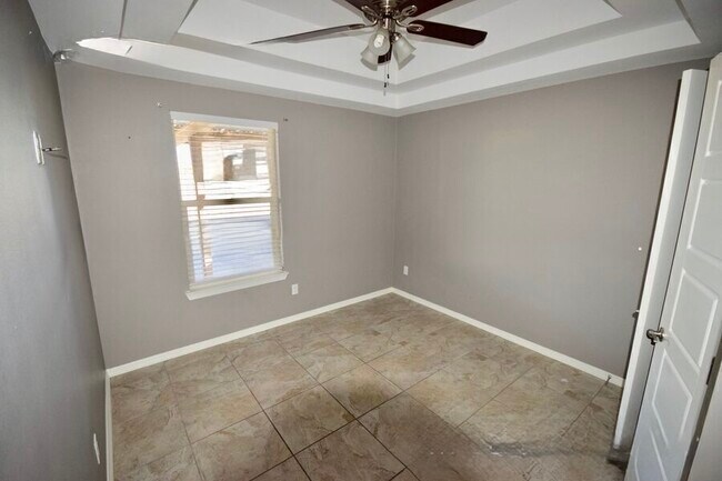 Building Photo - 4724 N Ebony St