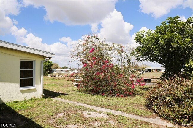 Foto del edificio - 21380 Edgewater Dr