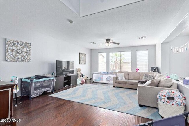 Foto del edificio - 36840 W Oliveto Ave