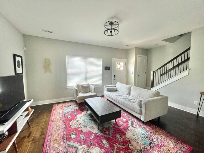 Foto del edificio - FURNISHED (or not) Like New 2020 Build Old...