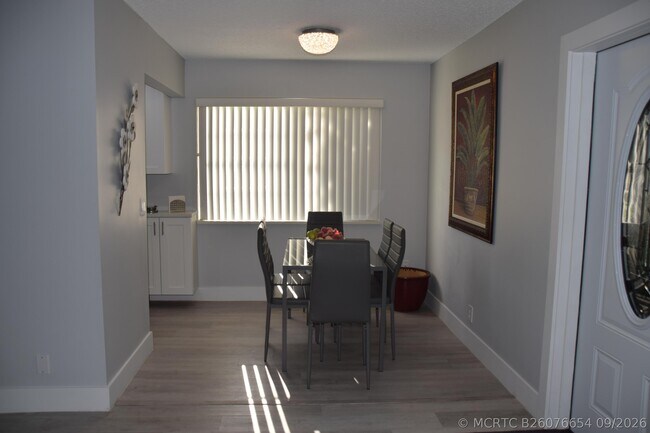 Building Photo - 460 Durham Cir