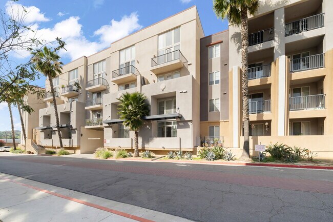 Foto del edificio - 360 W Ave 26 Ave