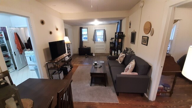 Foto del edificio - 215 Pleasant St