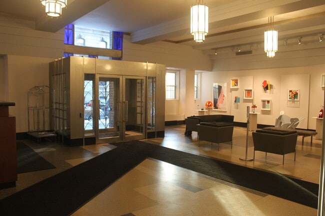 Foto del edificio - 310 Riverside Dr