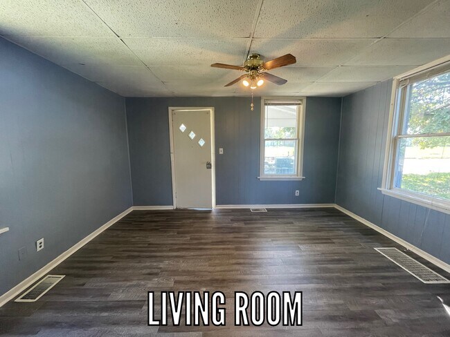 Building Photo - 609 Sager St