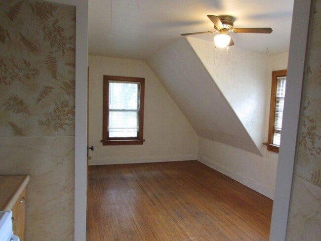 Building Photo - 1626 Winnebago St