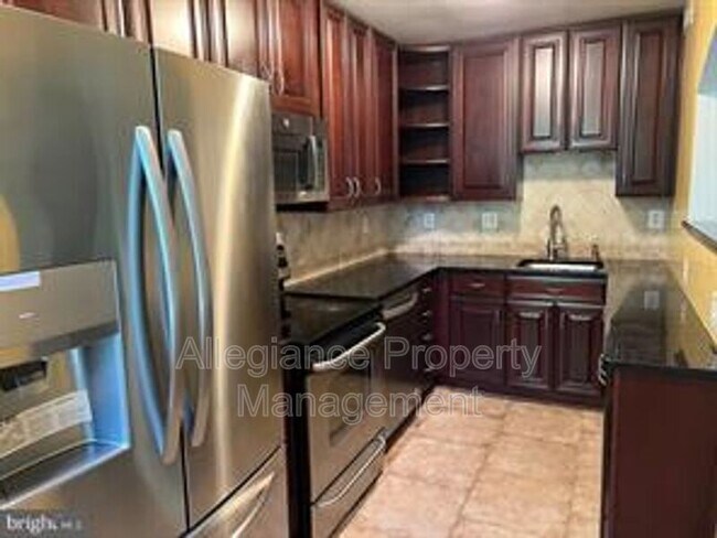 Foto del edificio - 1741 N Troy St