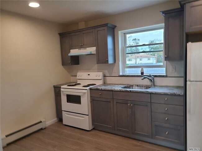 Building Photo - 1105 Little E Neck Rd