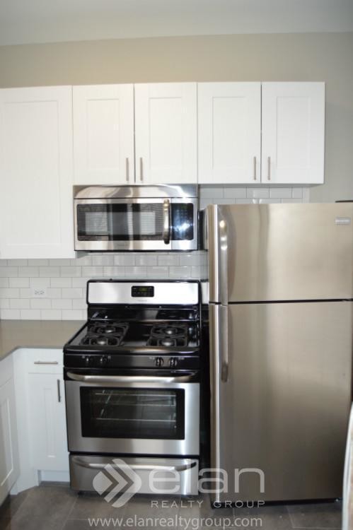 Foto del edificio - 3433 N Elaine Pl