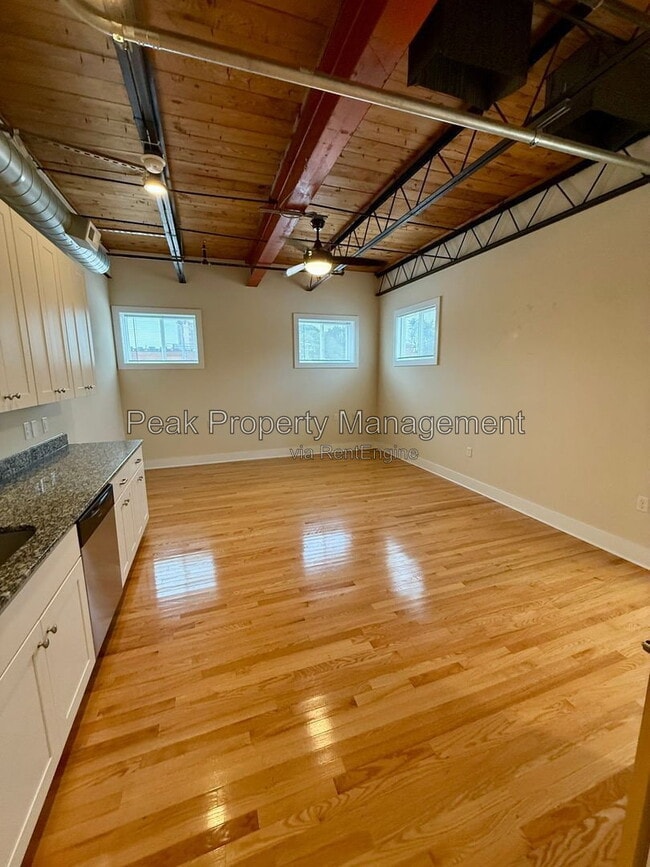 Building Photo - 2709 W Broad St