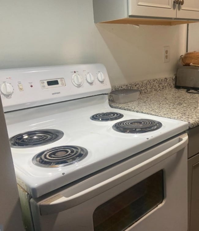 Building Photo - 9 Clinton Ct