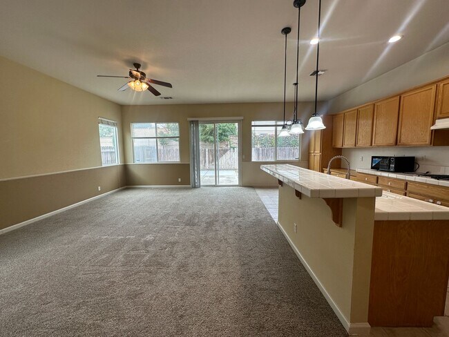 Foto del edificio - Tesla Solar Panels!