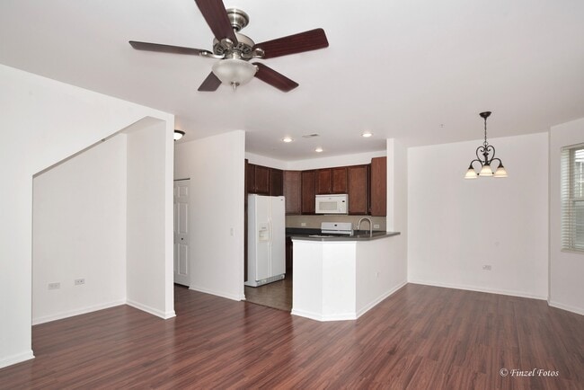 Building Photo - 2215 Aurora Dr